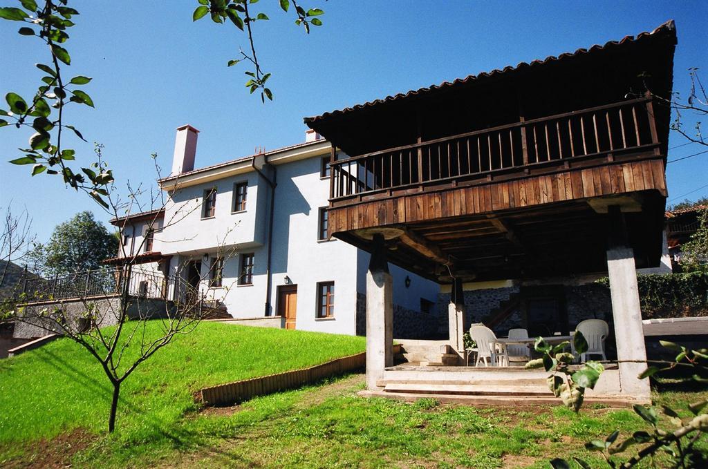 ホテル Casa De Aldea La Pumariega Caces エクステリア 写真