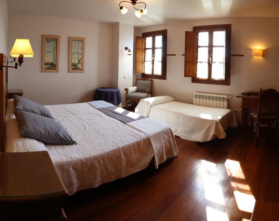 ホテル Casa De Aldea La Pumariega Caces エクステリア 写真