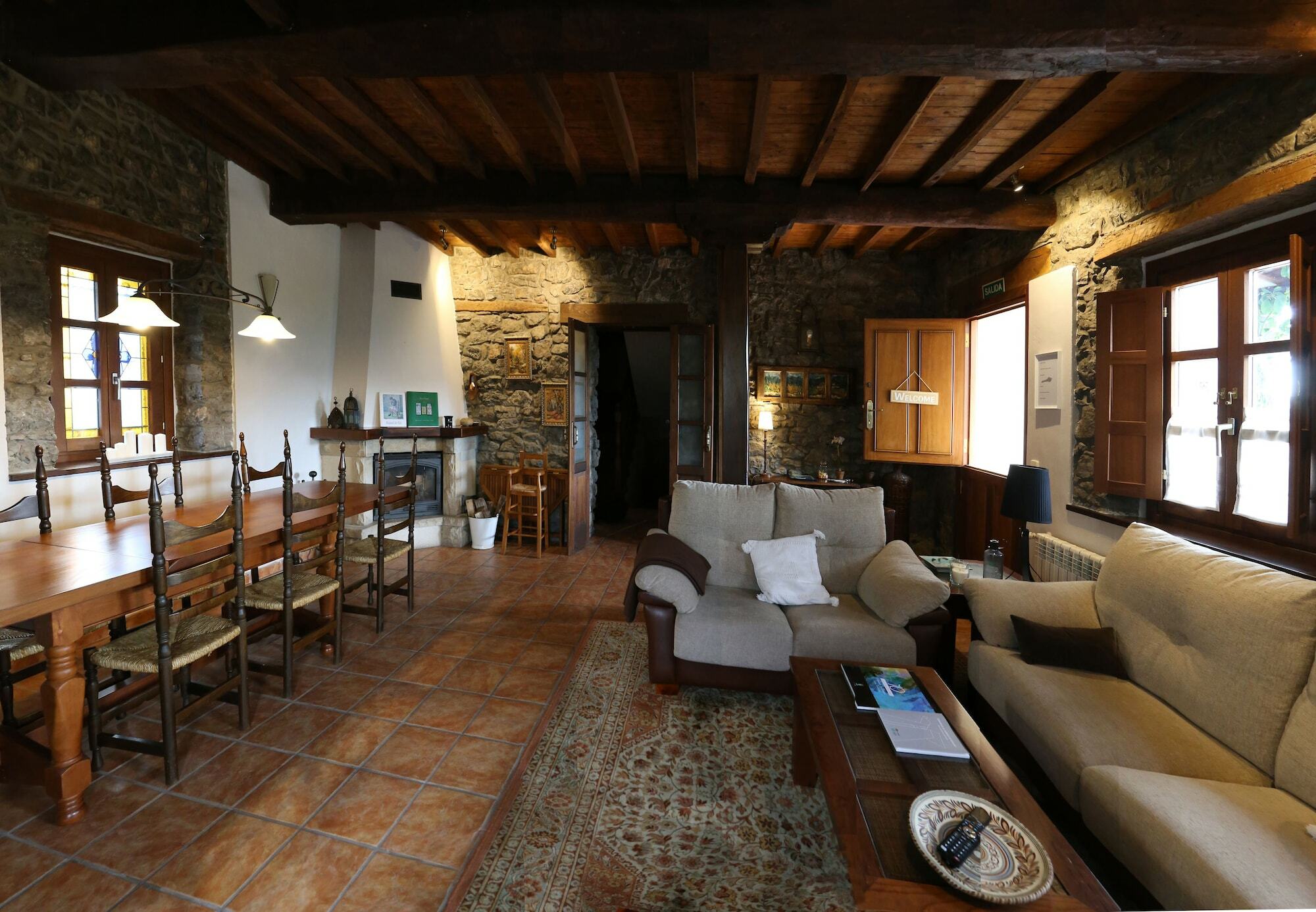 ホテル Casa De Aldea La Pumariega Caces エクステリア 写真
